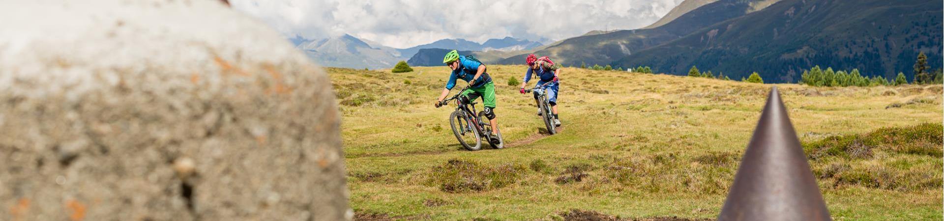 mountainbiken-downhill-fahrer-vinschgau-ks