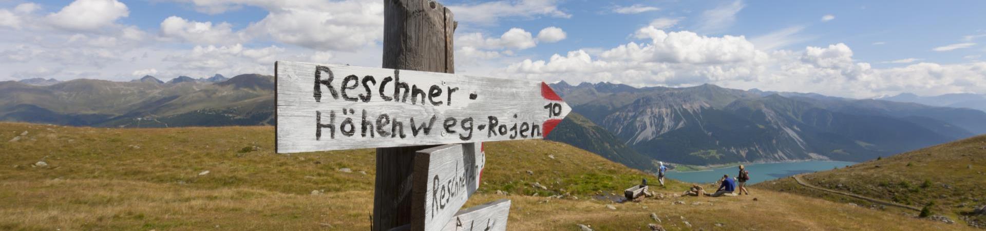 wandern-wegweiser-schild-vinschgau-fb