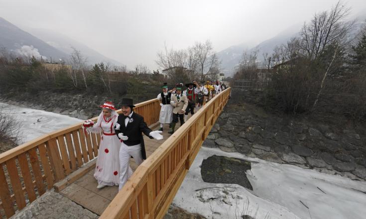 brauchtum-maschger-brücke-vinschgau-fb