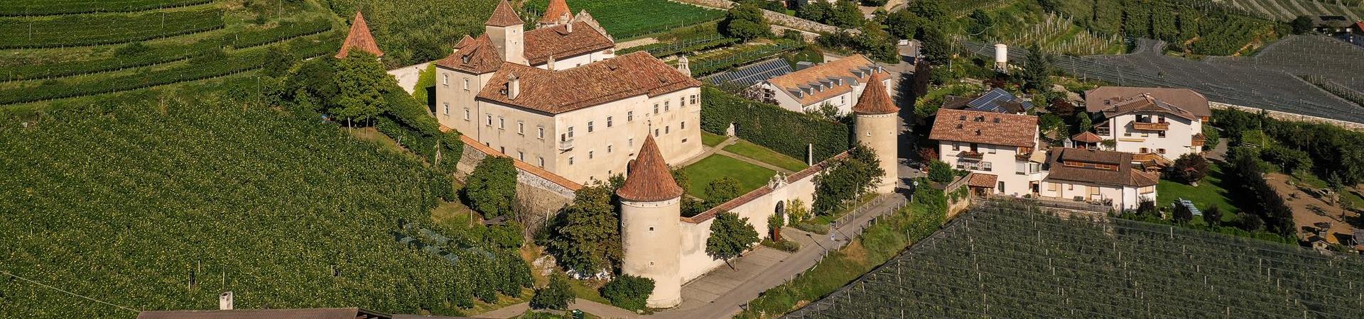 Schloss Goldrain-Gesamtansicht_patrick-schwienbacher