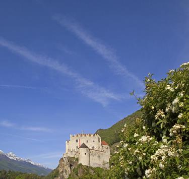 sehenswürdigkeiten-schloss-kastelbell-vinschgau-fb[2]
