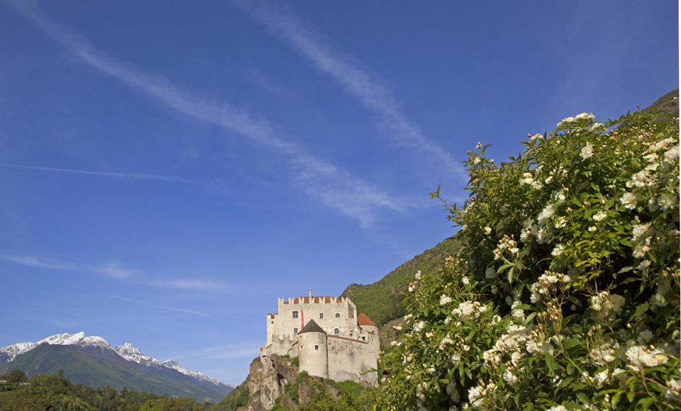 sehenswürdigkeiten-schloss-kastelbell-vinschgau-fb[2]