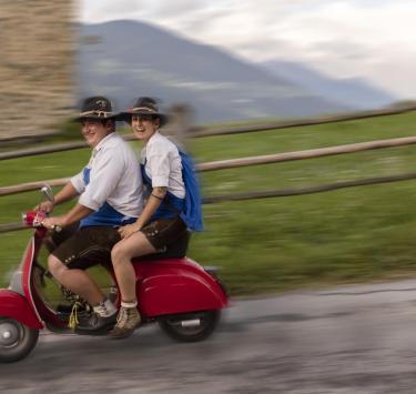 brauchtum-goaslschnöller-vespa-vinschgau-fb