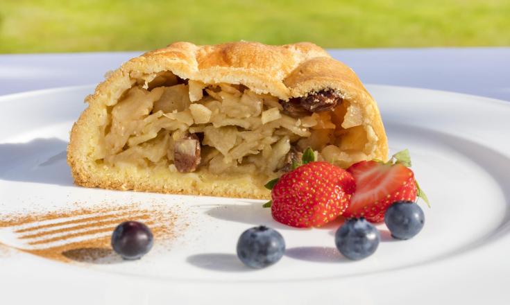 herbstauslese-gerichte-apfelstrudel-vinschgau-fb[2]