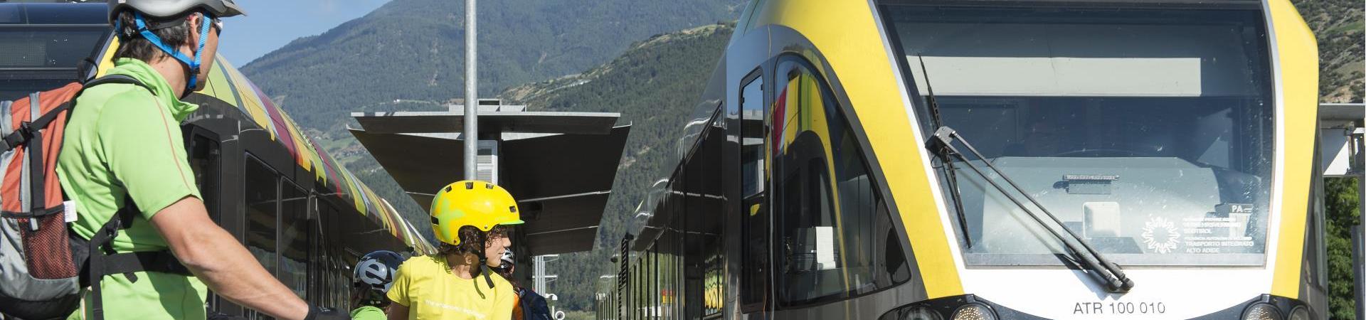 radfahren-am-bahnhof-vinschgau-tg