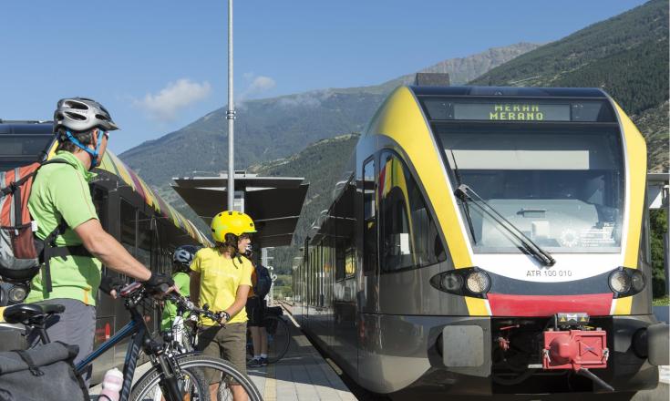 radfahren-am-bahnhof-vinschgau-tg