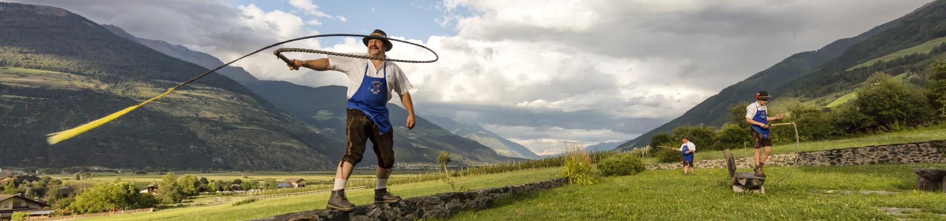 brauchtum-herbstauslese-goaslschnöller-vinschgau-fb