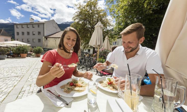 gerichte-schutzkrapfen-hauptplatz-laas-vinschgau-fb