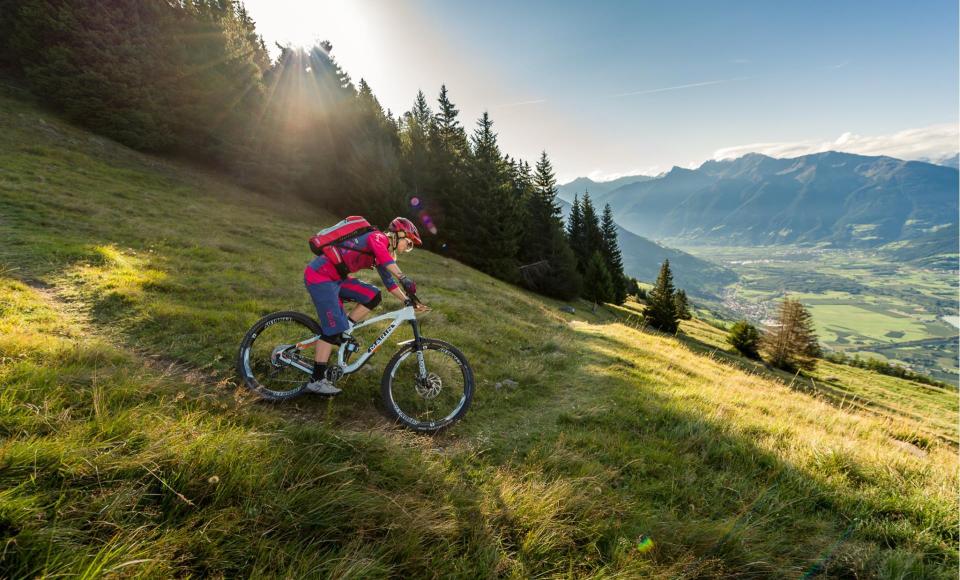 mountainbiken-frau-vinschgau-ks