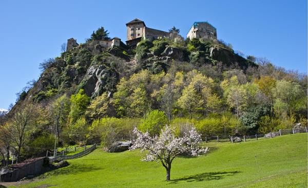 sehenswuerdigkeiten-schloss-juval-fruehling-ub