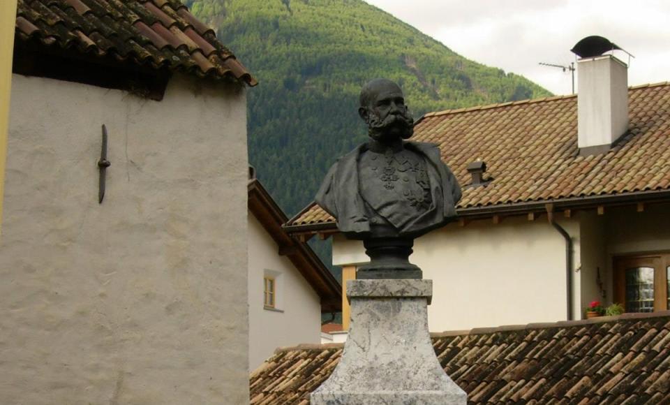 Denkmal-Kaiser-Latsch-Martell-TVlatschmartell