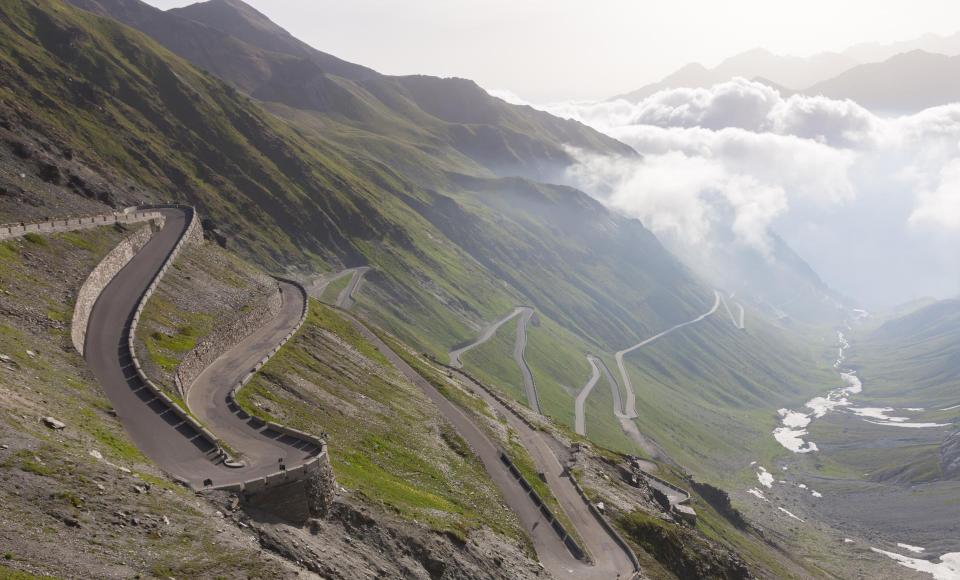 stilfserjoch-passstraße-wolken-vinschgau-fb