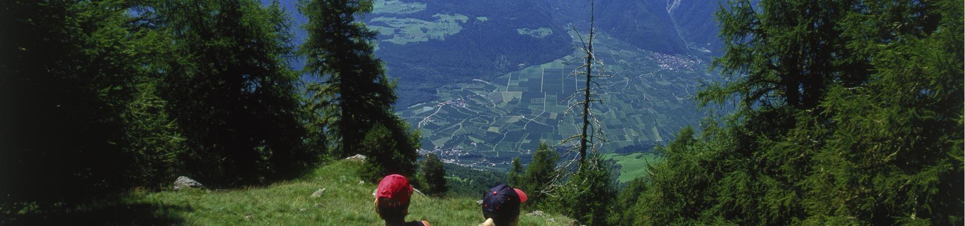 aktiv-wandern-panoramablick-noerderberg-ub