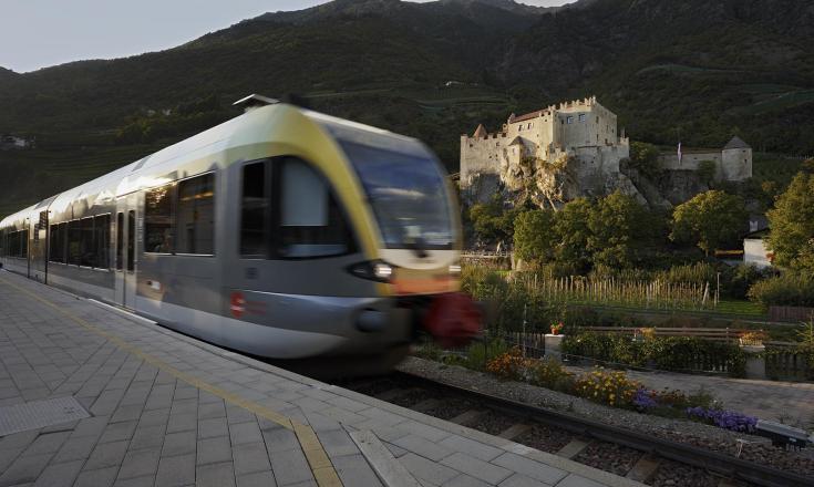 vinschgerbahn-schloss-kastelbell-vinschgau-hh