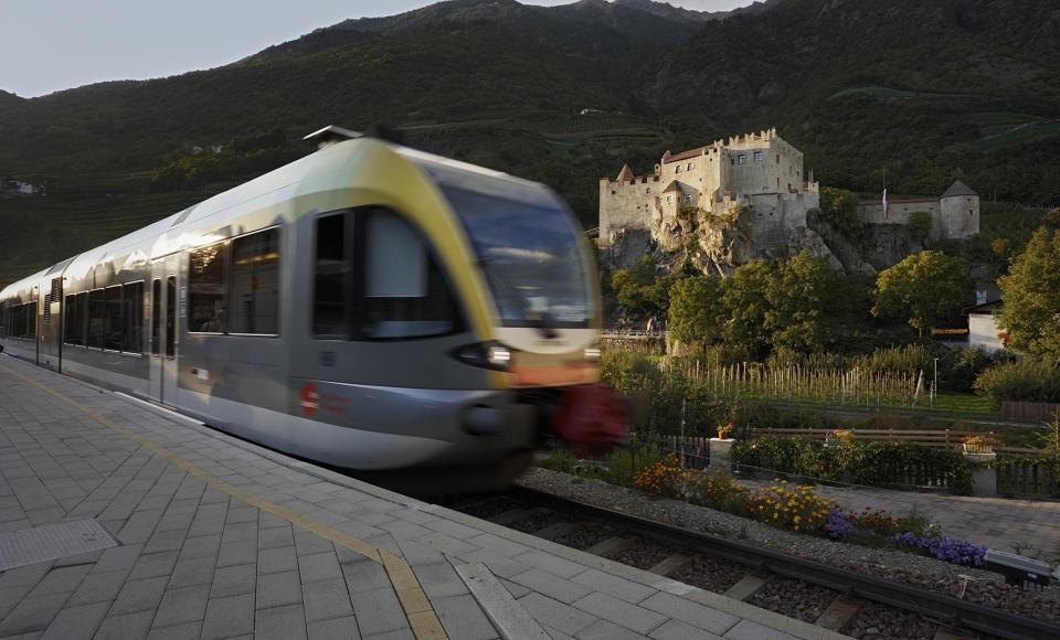 vinschgerbahn-schloss-kastelbell-vinschgau-hh