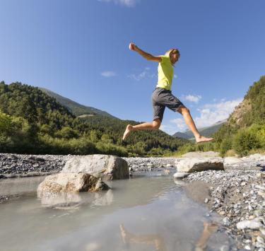 landschaft-prader-sand-fluss-vinschgau-fb