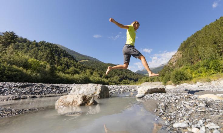 landschaft-prader-sand-fluss-vinschgau-fb