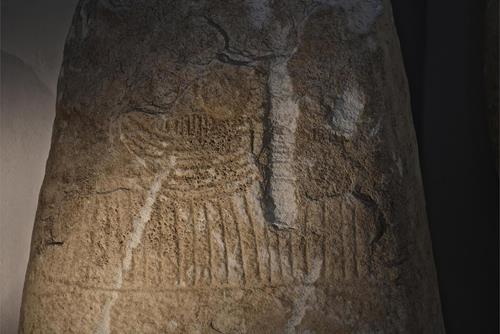 Menhir Ausstellung in der Schlandersburg