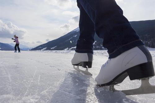 Eislaufen auf dem Reschensee