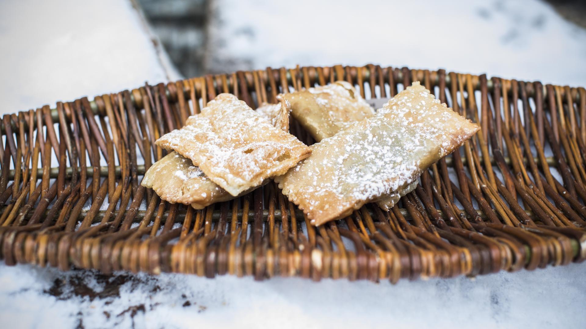 Winter South Tyrolean delicacies from Laces-Val Martello - Poppy seed doughnuts (Krapfen) - Poppy se