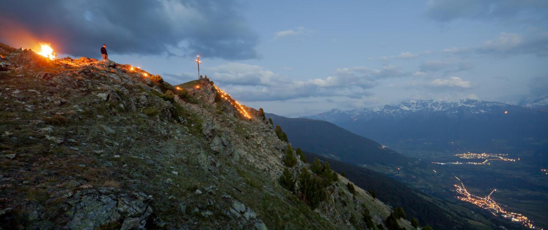 brauchtum-herz-jesu-feuer-vinschgau-fb