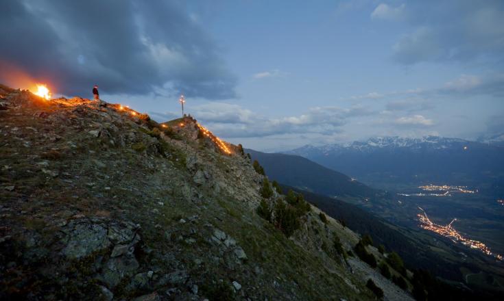 brauchtum-herz-jesu-feuer-vinschgau-fb