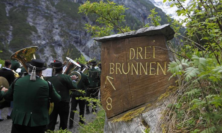 sehenswürdigkeiten-drei-brunnen-prozession-vinschgau-fb