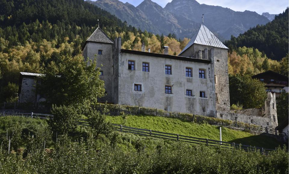 burgen-schlösser-tschenglsburg-herbst-schlanders-laas-gb